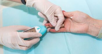 FACTORES MODIFICABLES Y RIESGO DE DIABETES MELLITUS TIPO 2 EN ADULTOS JÓVENES: UN ESTUDIO TRANSVERSAL CIENCIA y ENFERMERIA (2020)