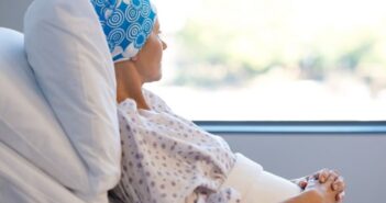 EXPERIENCIA DE PERSONAS CON CÁNCER QUE REALIZAN TERAPIA COMPLEMENTARIA: REVISIÓN INTEGRATIVA CIENCIA y ENFERMERIA (2020)